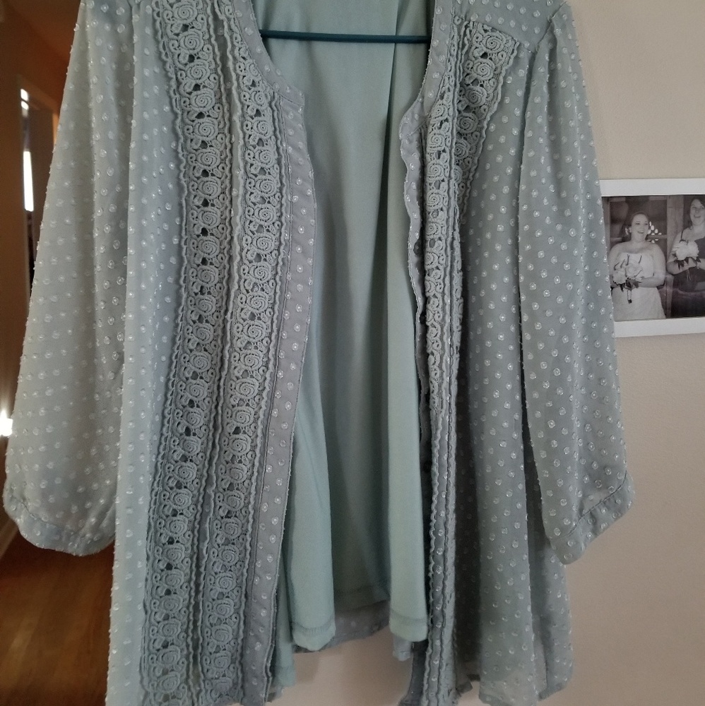 Button up top - Picture 3 of 4